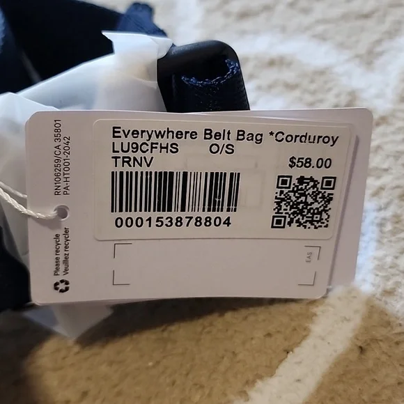 Lululemon Everywhere Belt Bag *Corduroy in True Navy NWT - Picture 6 of 6